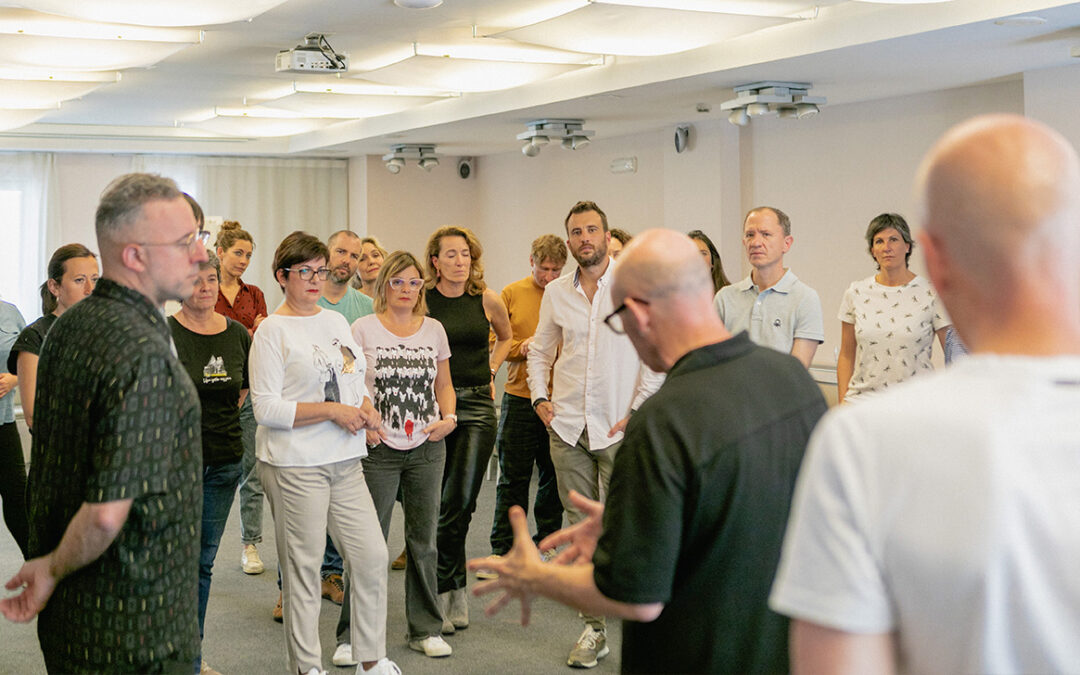 Aprendiendo a acompañar equipos: lo que no se aprende solo en los libros