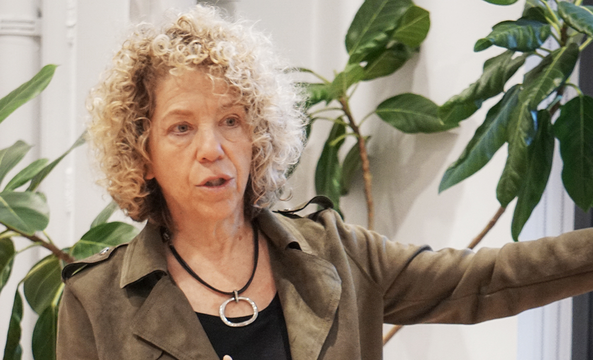 Julie Diamond hablando sobre el rol en el liderazgo y el ejercicio del poder en organizaciones